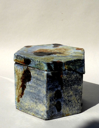 Dose aus glasiertem Steinzeug / Keramik, des Hamburger Künstlers Jürgen Wulf