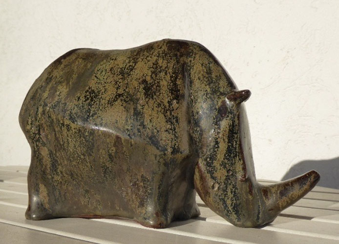 Nashorn - Kunstwerk - Kunstobjekt aus glasiertem Steinzeug des Künstlers Jürgen Wulf aus Hamburg