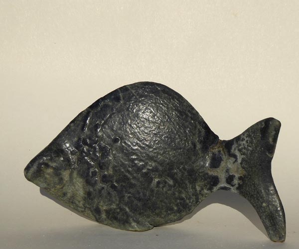 Fischsklulptur Kunstwerk - Kunstobjekt aus glasiertem Steinzeug des Künstlers Jürgen Wulf aus Hamburg